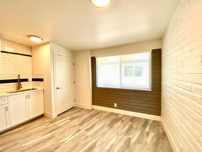 Building Photo - Modern living in this completely updated 2...
