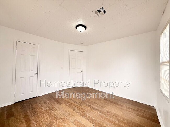 Building Photo - 4101 SE 42nd St