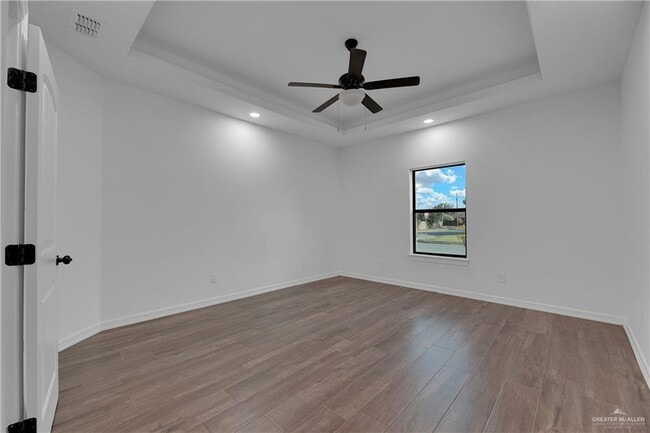 Building Photo - 4000 W Hackberry Ave