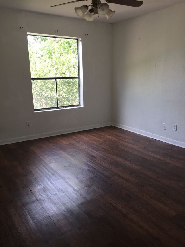 Primary Photo - 2/2 with Amenities and on Shuttle