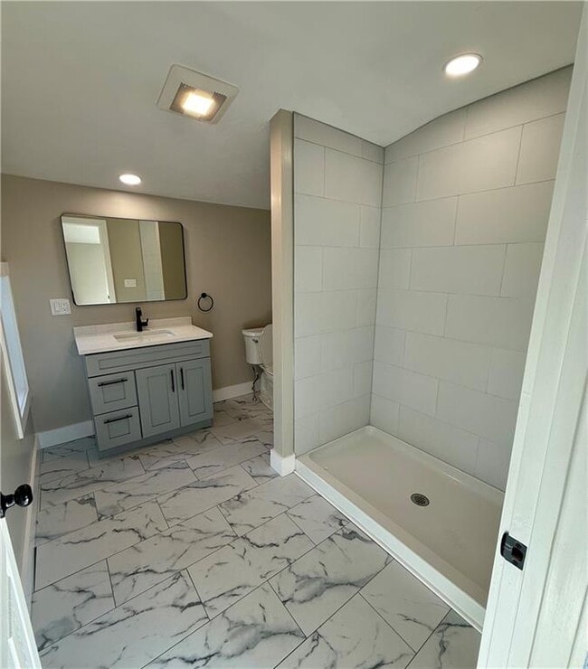 Building Photo - 28 Kitchener St