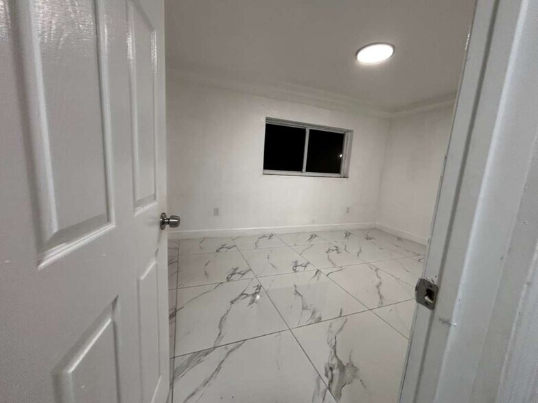 Building Photo - 431 N East Ave