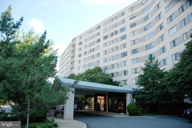Building Photo - 1200 N Nash St