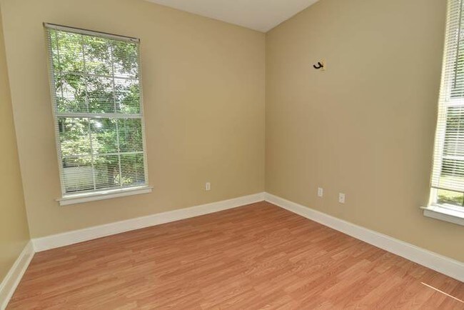 Building Photo - 719 42nd Ave