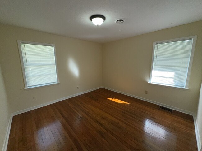 Building Photo - 3158 Peterson Dr