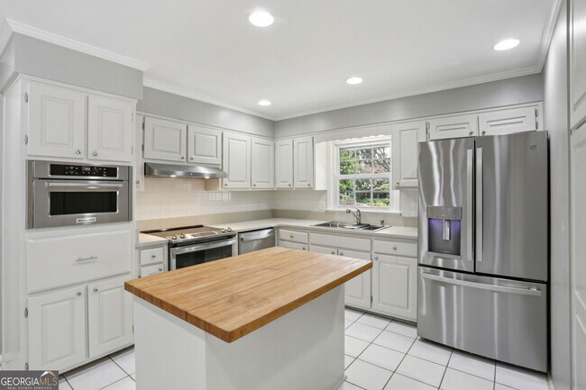 Building Photo - 5224 N Peachtree Rd