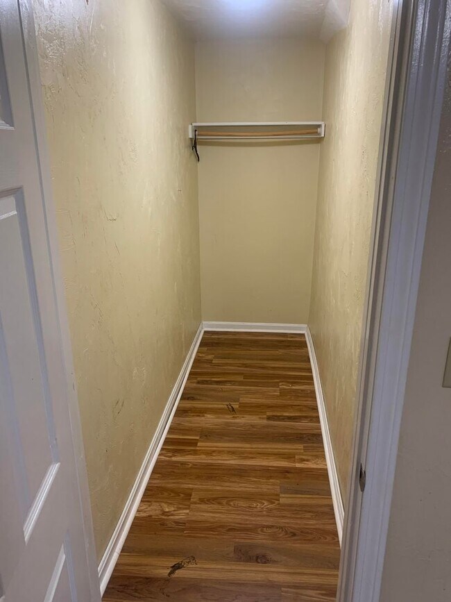 Building Photo - 6 S Harlem St