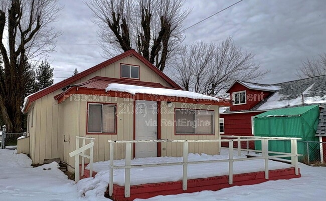 Building Photo - 104 Main St