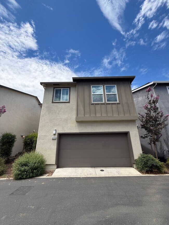 Building Photo - 2 bed | 2.5 bath | 1238 SF | 2 Car Garage | Two Story | Tenant pays $175 monthly for WS&G