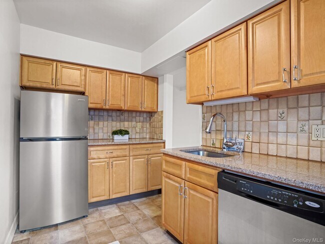 Building Photo - 600 Bedford Rd