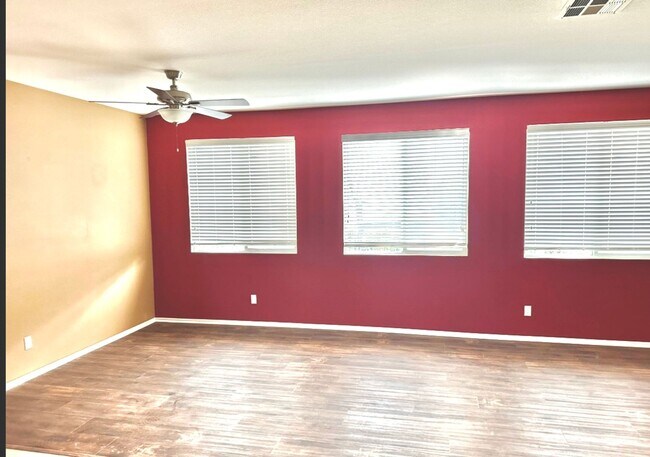 Building Photo - COMING SOON!!! Beautiful 3 Bed, 3 Bath, and 2 Car Garage in Lake Elsinore Minutes from the Late!