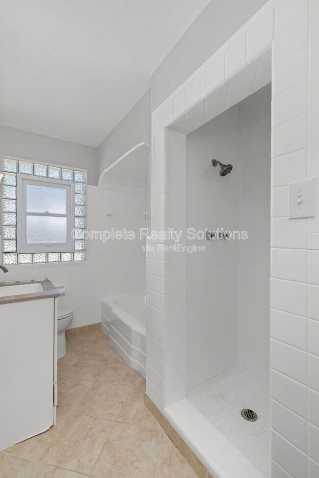 Building Photo - 524 Gerald Pl