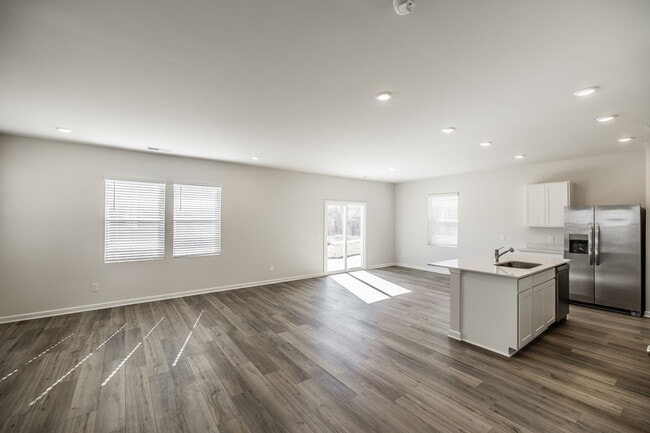 Building Photo - 616 Emerson Ln