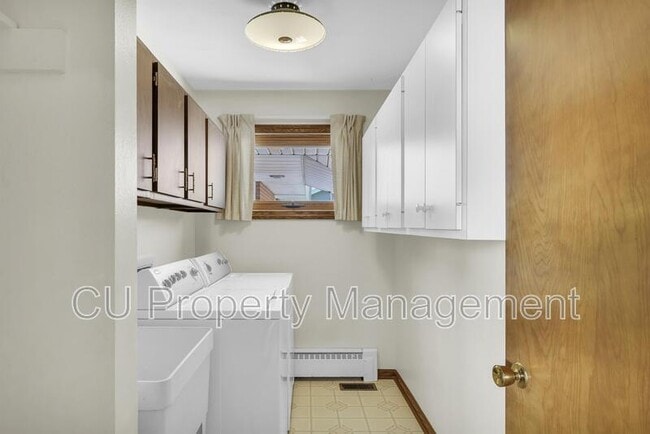 Building Photo - 1702 Golfview Dr