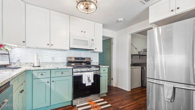 Spacious Kitchen - 3710 W 17th St