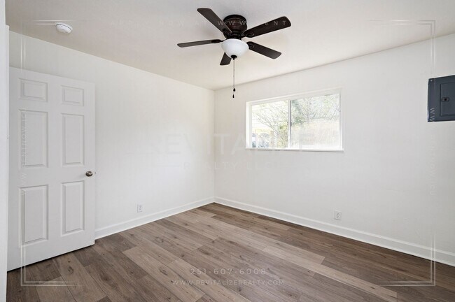 Building Photo - Fully Renovated 3 Bed 2 Bath Home!