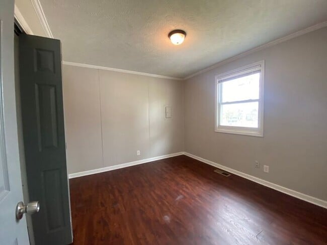 Building Photo - Cute Renovated 2 Bedroom Duplex in East Nashville!
