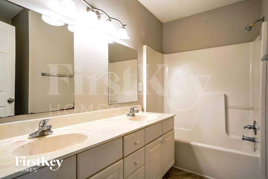 Building Photo - 3501 Donner Trail