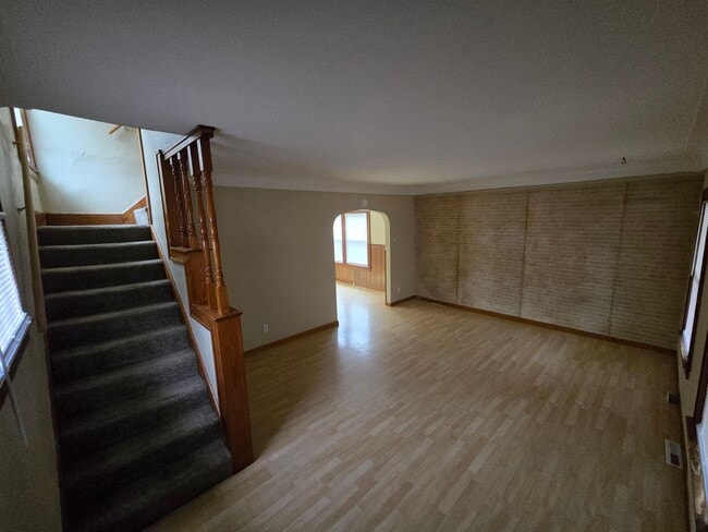 Building Photo - 3 Bedroom House