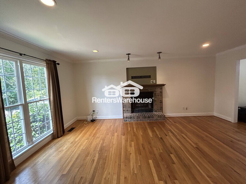 Building Photo - 2501 Crestwood Cir
