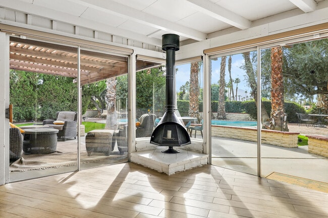 Building Photo - 261 Cordoba Way