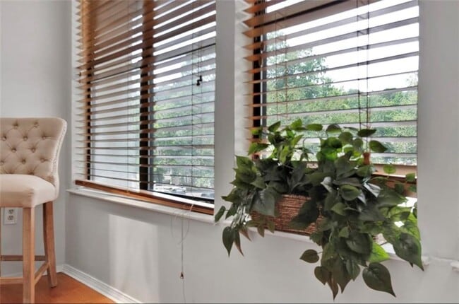 Building Photo - 2411 Huntingdon Chase