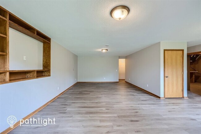 Building Photo - 325 Mindy Ln