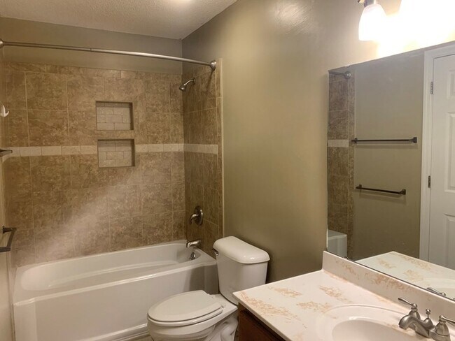 Building Photo - 1169 Cumberland Dr