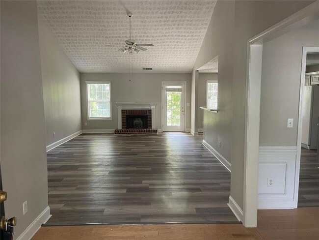 Building Photo - 3028 Express Ln NE