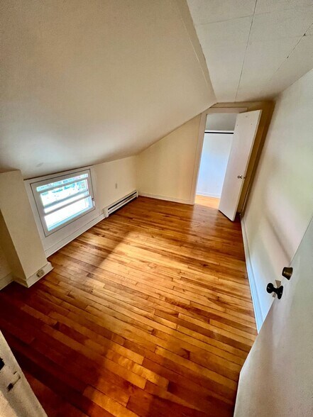 Building Photo - 188 Cliff St