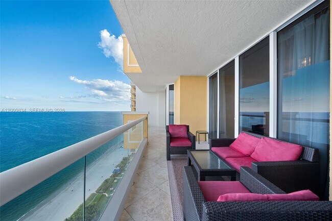 Building Photo - 17875 Collins Ave