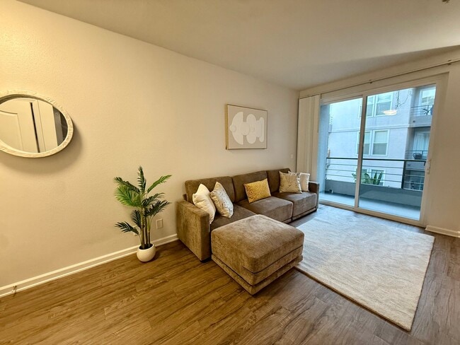 Building Photo - 13603 Marina Pointe Dr