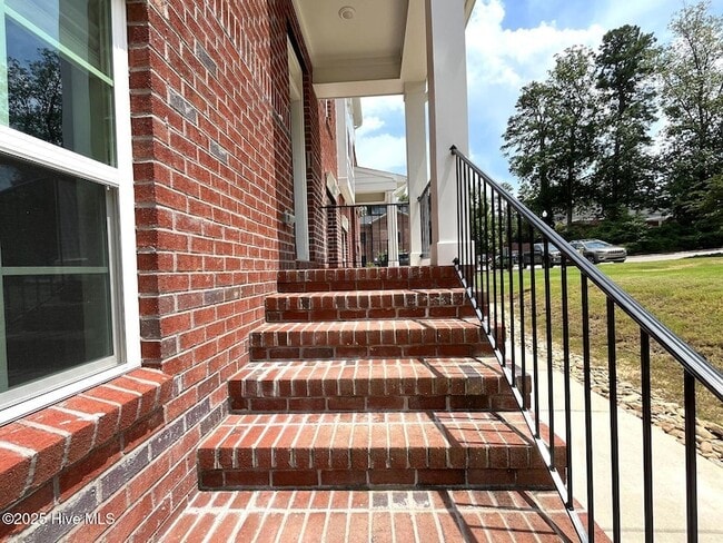 Building Photo - 60 Brownstone Ln