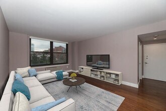 Building Photo - 102 Christopher Columbus Dr