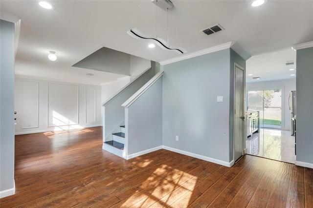 Building Photo - 320 S Mesa Verde Way