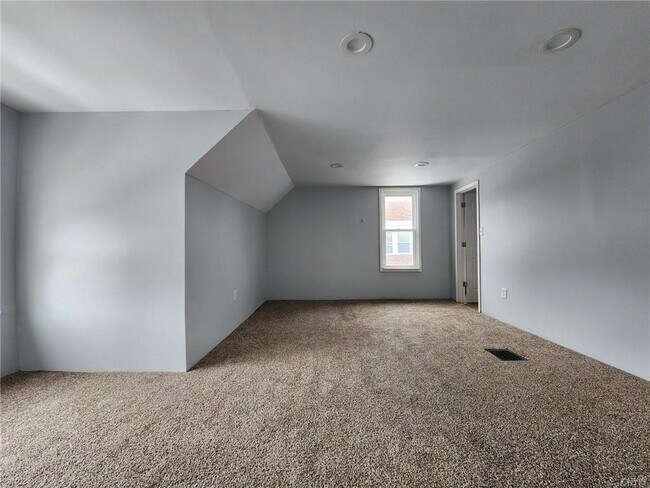 Building Photo - 218 S Pleasant St