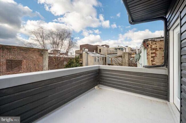 Building Photo - Gorgeous 3-Bedroom (or 2BR + Office) Townhome in the Heart of Northern Liberties! Available July ...