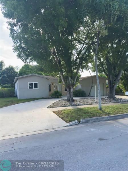Building Photo - 880 SW 49th Terrace