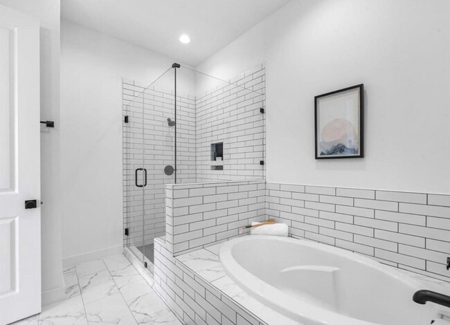 Building Photo - 5910 Val Verde St