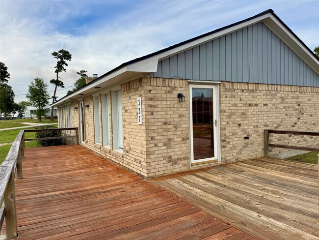 Building Photo - 337 W Cattle Dr