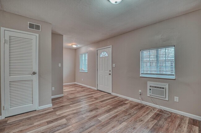 Building Photo - 2735 Joyce Ave