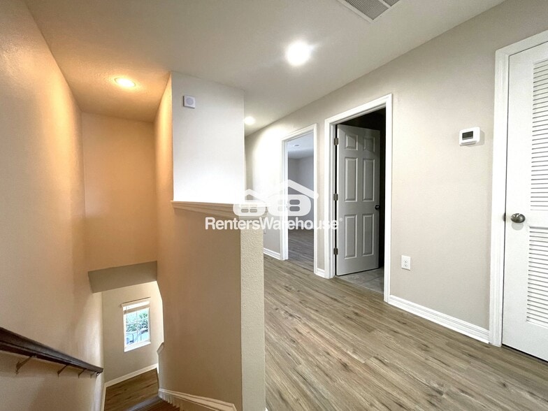 Building Photo - 7025 Grand Elm Dr