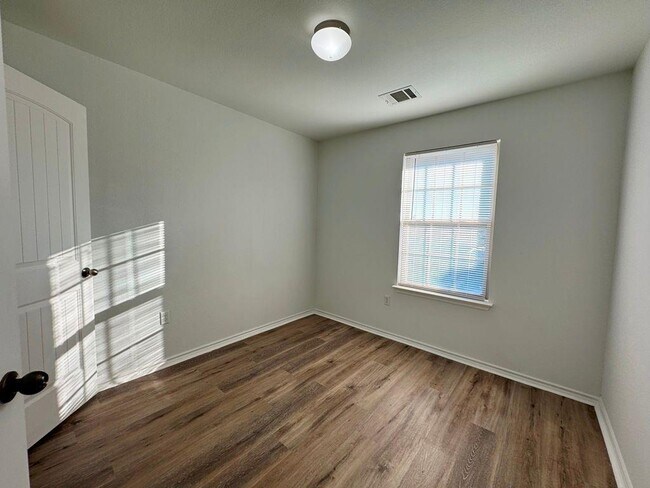 Building Photo - 15206 Walcott Dr