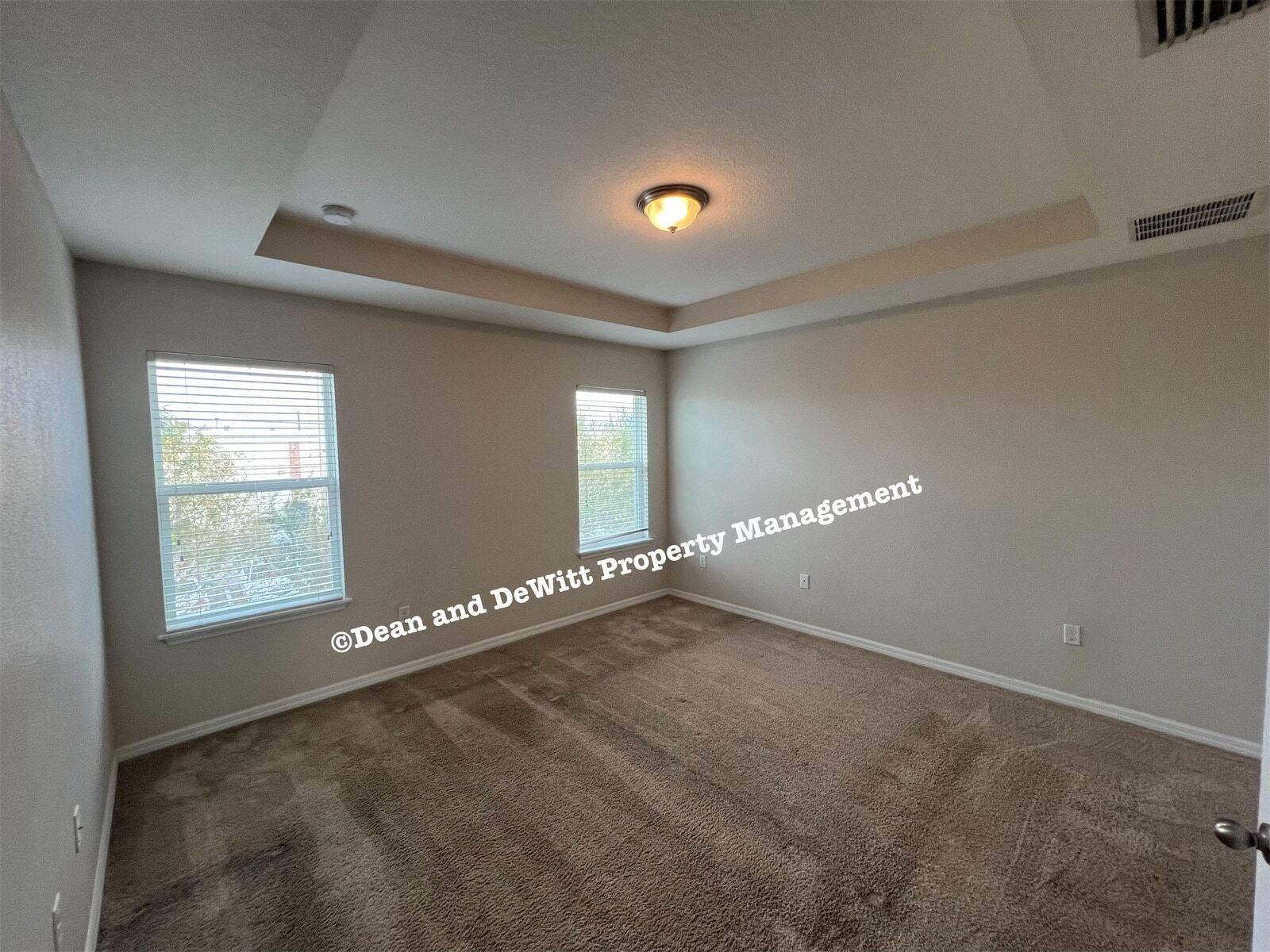 Building Photo - 3 Bed/2.5 Bath