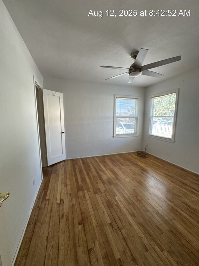 Building Photo - 2 Bedroom Home! Available Now!