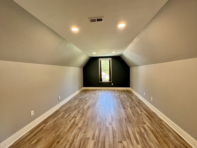 Building Photo - 243 Chuniloti Way