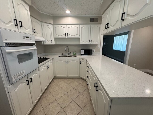 Building Photo - Beautiful home for rent in Salt Lake City!