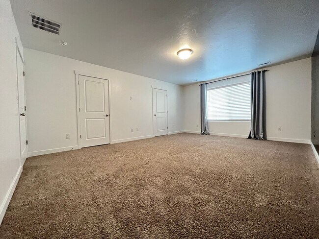 Building Photo - 3 Bd/2 Ba Townhouse in Herriman