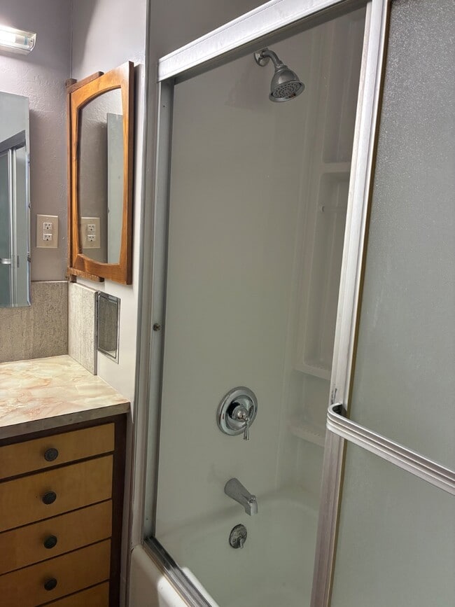 Building Photo - 1415 E 850 N