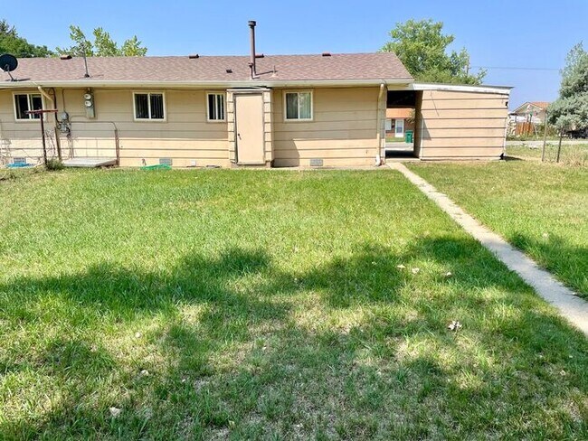 Building Photo - 2 Bedroom, 1 Bath Duplex on Outskirts of Loveland, CO